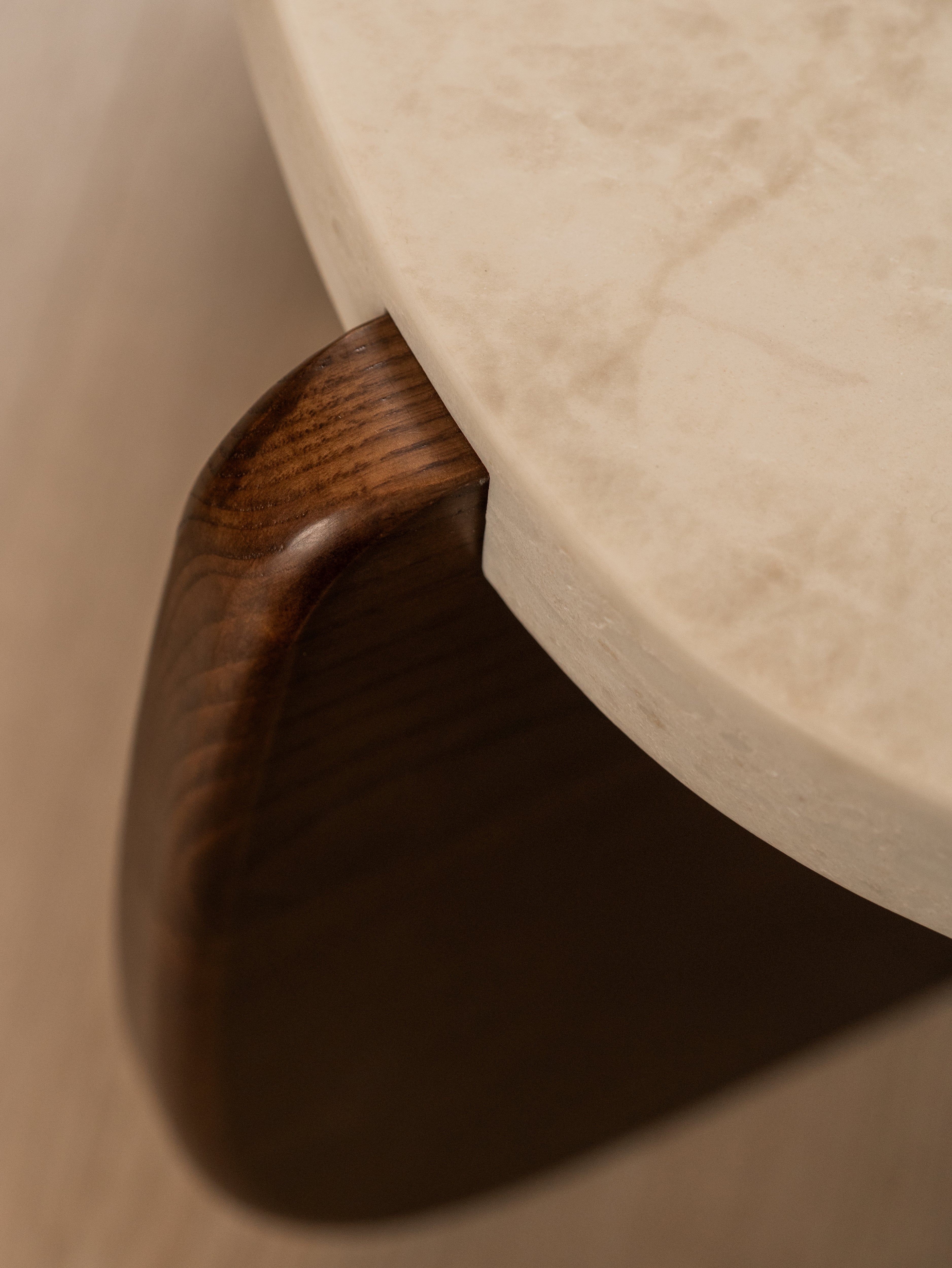 石嶼茶几 Stone Isle