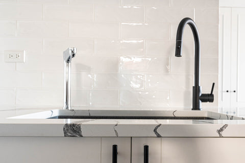 透體花紋：不是印上去，而是石頭裡長出來